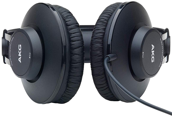 AKG K52